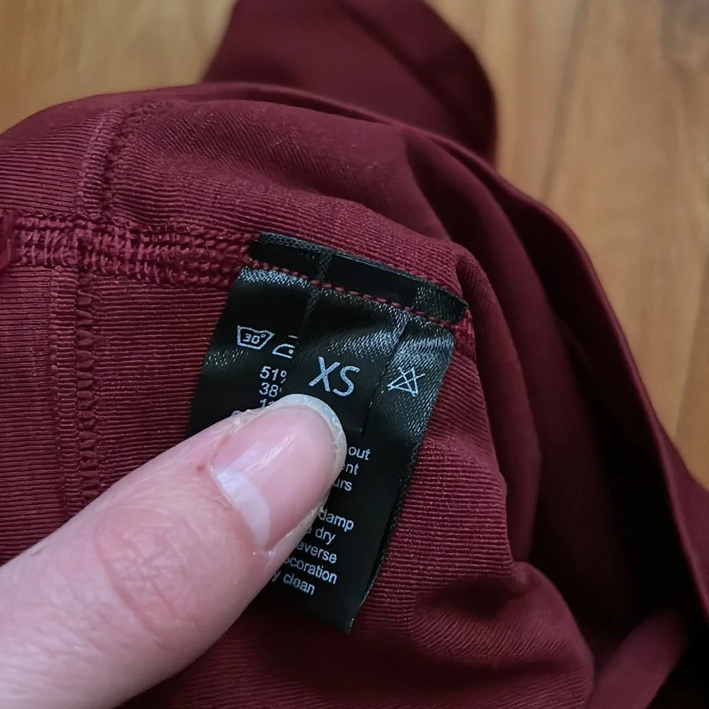 Alphalete Amplify Bike Shorts - Bordeaux - Picture 8 of 8